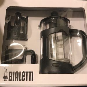 Coffee press 6 cup and 2 glass mugs